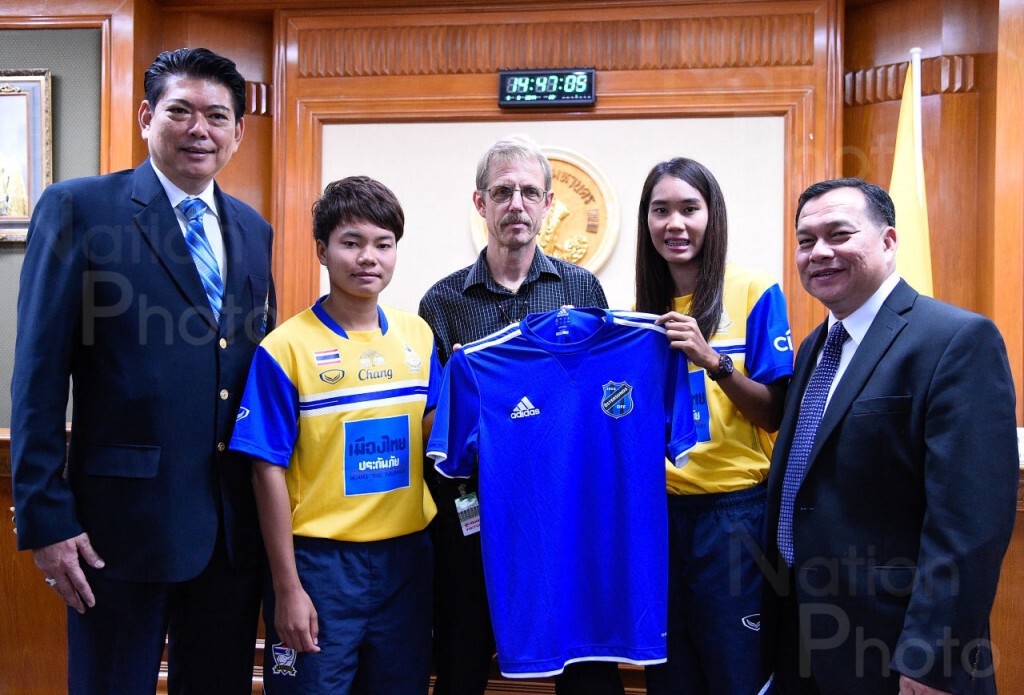 แถลงข่าวเปิดตัวบอลหญิงไทย "ไหม-จอย" ค้าแข้งสโมสร "ออสเตอร์ซุนด์ส" แถลงข่าวเปิดตัวบอลหญิงไทย "ไหม-จอย" ค้าแข้งสโมสร "ออสเตอร์ซุนด์ส"