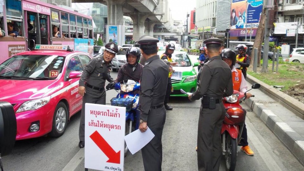 บก.จร. เร่งตีเส้นจราจรใหม่ สกัดจอมล้ำ 36 แยกทั่วกรุงฯ