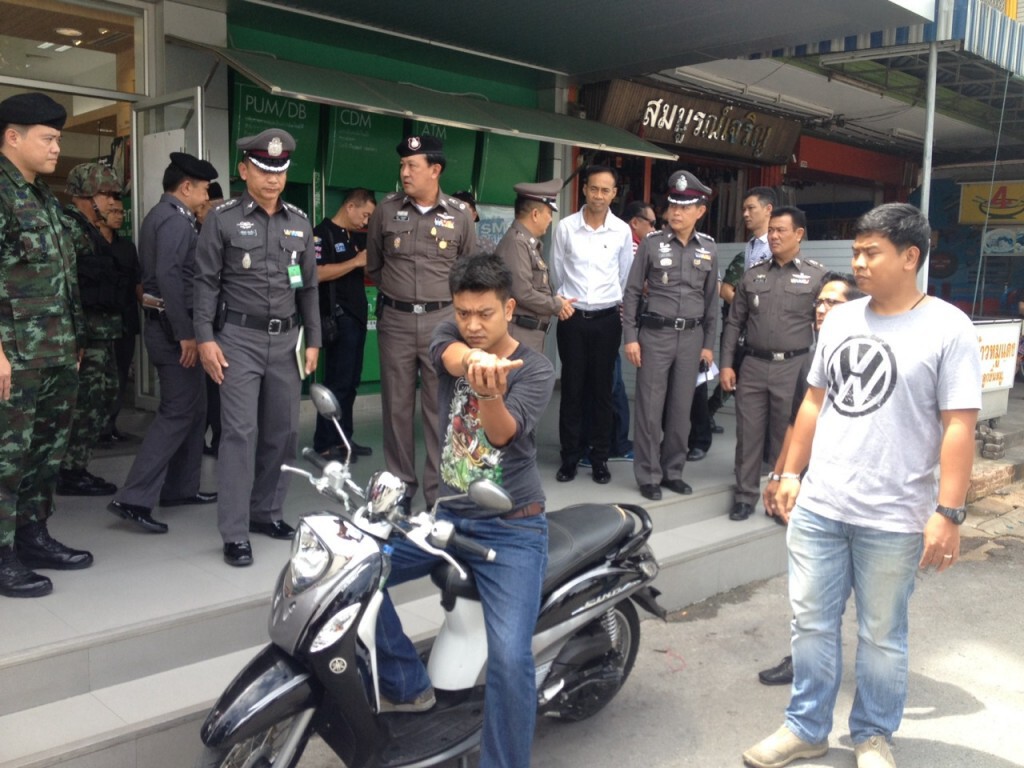 รวบแล้วคนร้ายบุกเดี่ยวจี้แบงค์ "กสิกรไทย" ปากเกร็ด รวบแล้วคนร้ายบุกเดี่ยวจี้แบงค์ "กสิกรไทย" ปากเกร็ด
