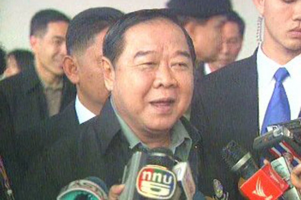 "ประวิตร" ต้อนรับ "ประยุทธ์-ขุนทหาร" ตบเท้าเข้าอวยพรวันเกิด "ประวิตร" ต้อนรับ "ประยุทธ์-ขุนทหาร" ตบเท้าเข้าอวยพรวันเกิด