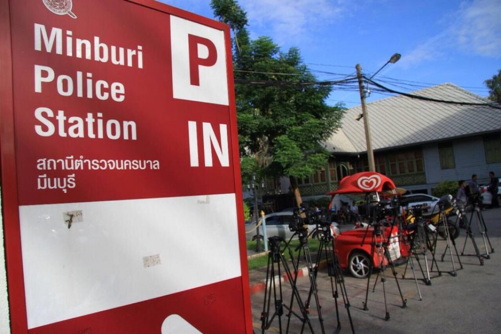 ทำแผนประกอบคำรับสารภาพ ผู้ต้องหาฆ่า 'เอ็กซ์' จักรกฤษณ์ ทำแผนประกอบคำรับสารภาพ ผู้ต้องหาฆ่า 'เอ็กซ์' จักรกฤษณ์