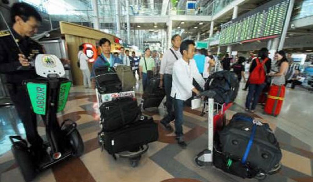 ช่วยเหลือคนไทยจากลิเบีย อพยพแล้ว 800 คน ช่วยเหลือคนไทยจากลิเบีย อพยพแล้ว 800 คน