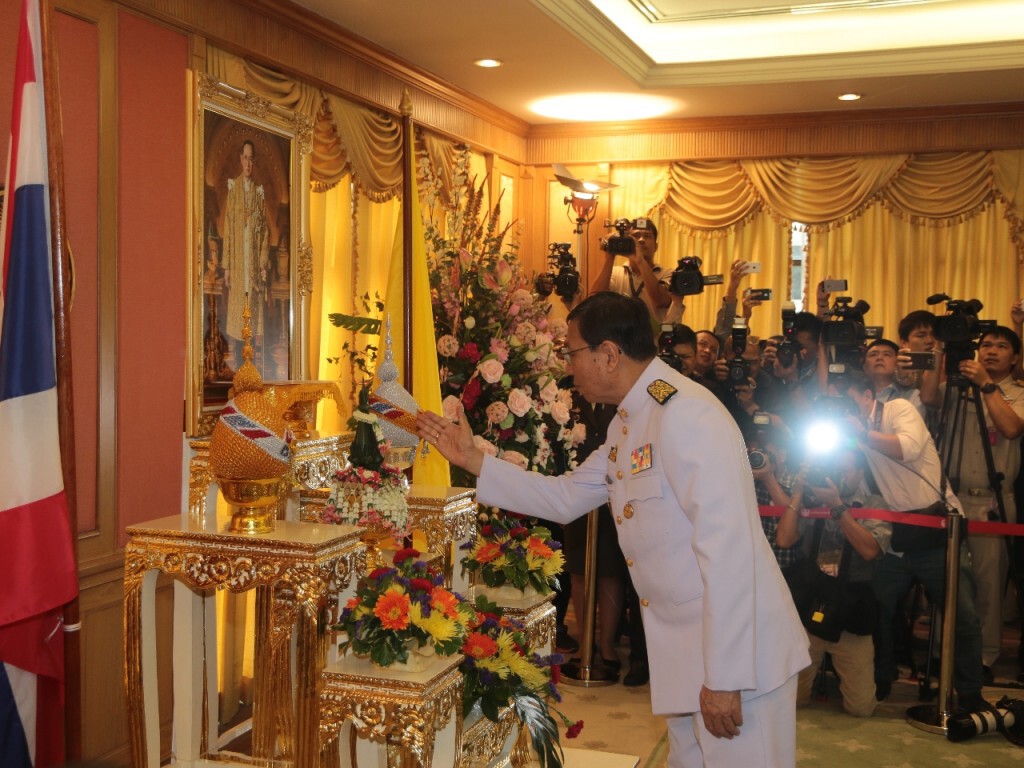 โปรดเกล้าฯ แต่งตั้ง "พรเพชร" ประธานสนช. โปรดเกล้าฯ แต่งตั้ง "พรเพชร" ประธานสนช.