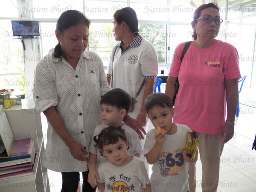 ยายพา 3 พี่น้องอเมริกัน ร้องมูลนิธิปวีณาฯ ตามหาพ่อ-แม่
