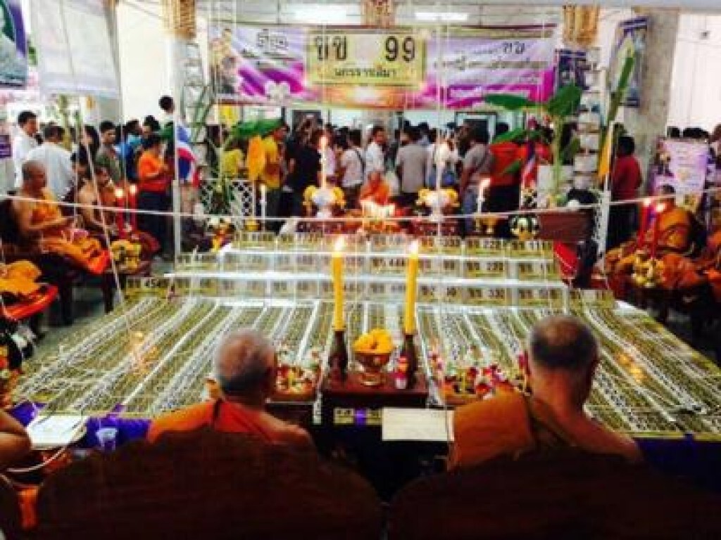 ขนส่งโคราชประมูลทะเบียนสวยของขลัง หลวงพ่อคูณ 301 เลข ขนส่งโคราชประมูลทะเบียนสวยของขลัง หลวงพ่อคูณ 301 เลข
