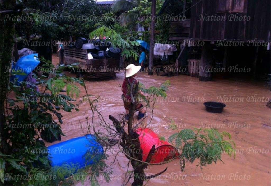 น้ำป่าไหลหลากเข้าท่วม "อ.เมือง-วังเหนือ-งาว" น้ำป่าไหลหลากเข้าท่วม "อ.เมือง-วังเหนือ-งาว"