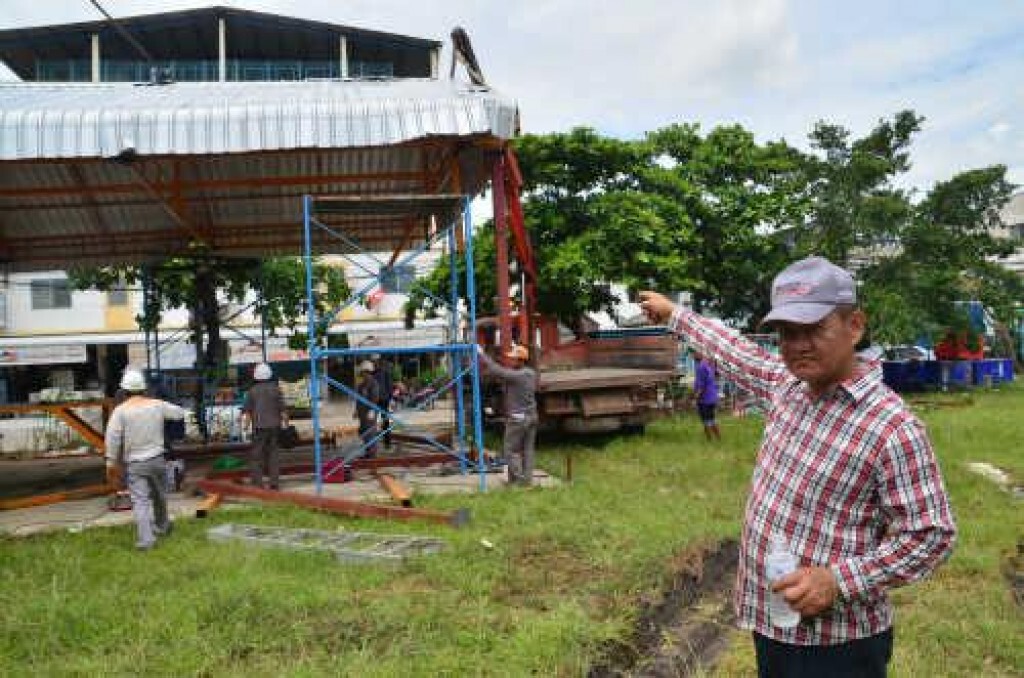 พายุพัด! ศาลาหมู่บ้านไทยธานีพัง พายุพัด! ศาลาหมู่บ้านไทยธานีพัง