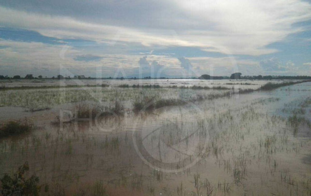 พรหมพิรามน้ำเริ่มท่วมขยายวงกว้าง