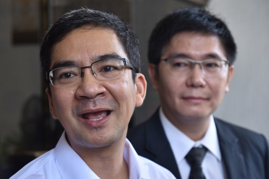 "วรเจตน์" เดินทางพบ "พนักงานสอบสวน" แล้ว "วรเจตน์" เดินทางพบ "พนักงานสอบสวน" แล้ว