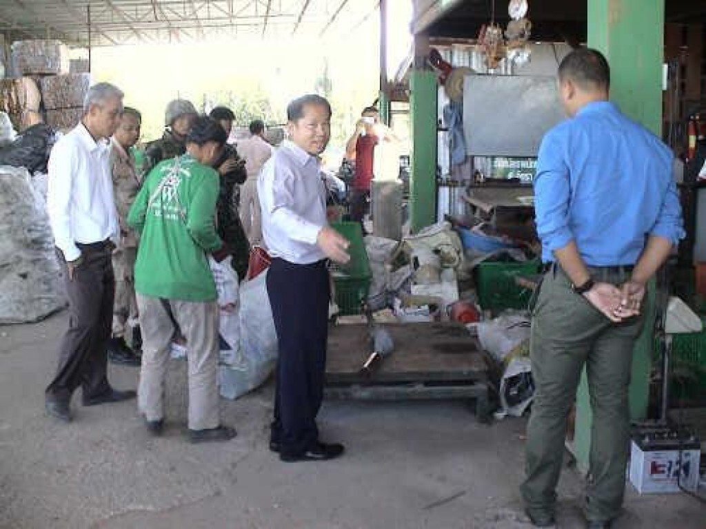 "ทหาร" ตรวจร้านรับซื้อของเก่า หลังโจรลักตัดสายเคเบิล "ทหาร" ตรวจร้านรับซื้อของเก่า หลังโจรลักตัดสายเคเบิล