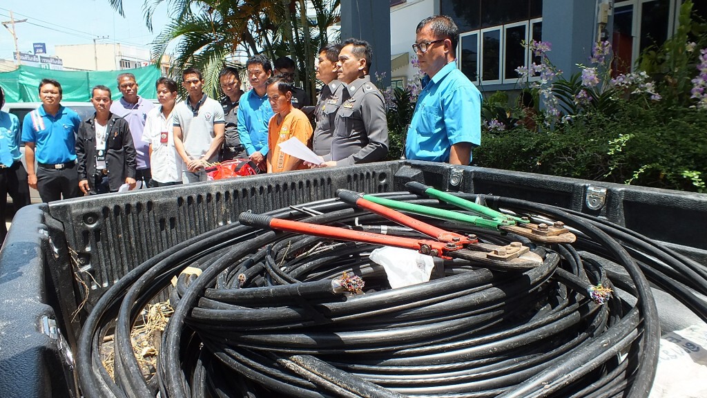 รวบหนุ่มเมืองกาญฯ ตะเวนลักตัดสายโทรศัพท์ รวบหนุ่มเมืองกาญฯ ตะเวนลักตัดสายโทรศัพท์
