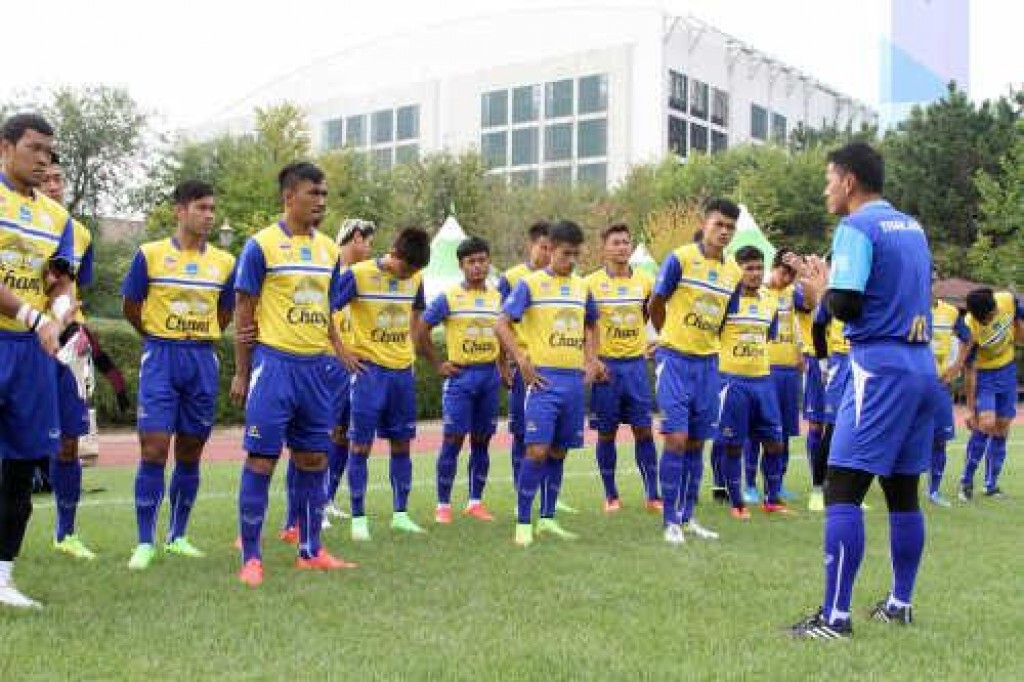 "นักเตะทีมชาติไทย" ลงสนามซ้อมสู้ศึกเอเชียนเกมส์
