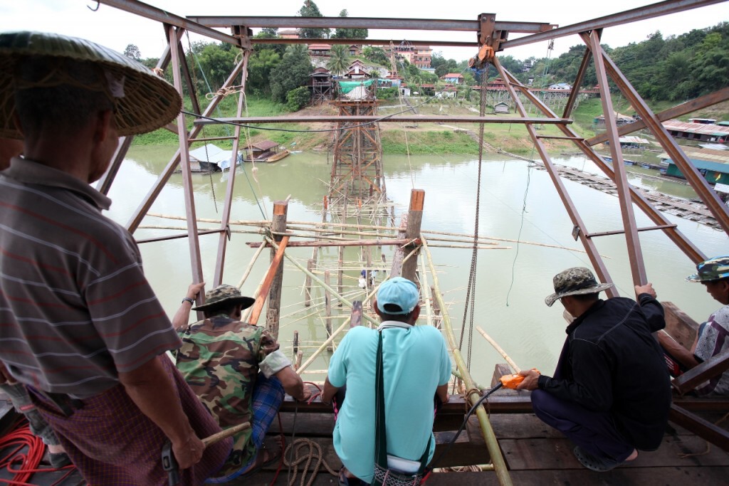 "กองพันทหารช่าง" ซ่อมสะพานมอญ