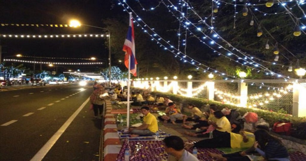 สั่งเพิ่มไฟส่องสว่างหน้าวังไกลกังวล จัดพื้นที่รองรับประชาชน