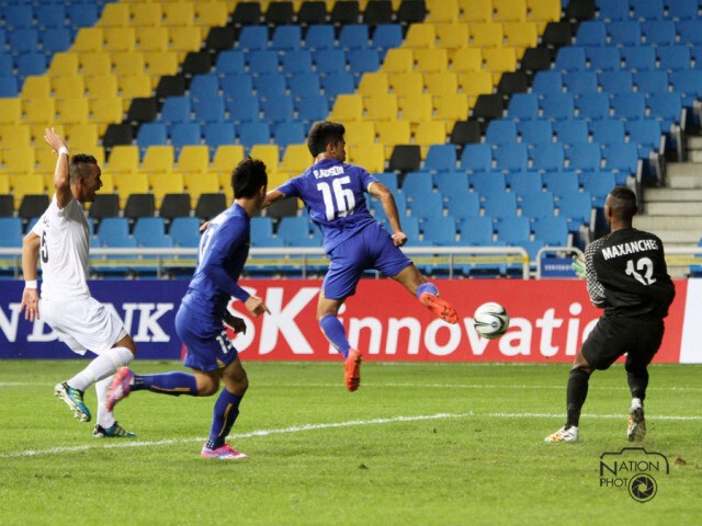 แข้งไทยถล่มติมอร์ 3-0 เข้ารอบ