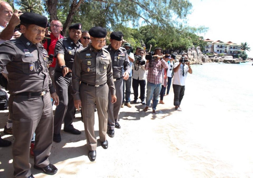 ผบ.ตร. ลงพื้นที่เกาะเต่า สั่งเร่งติดตามคนร้าย ผบ.ตร. ลงพื้นที่เกาะเต่า สั่งเร่งติดตามคนร้าย