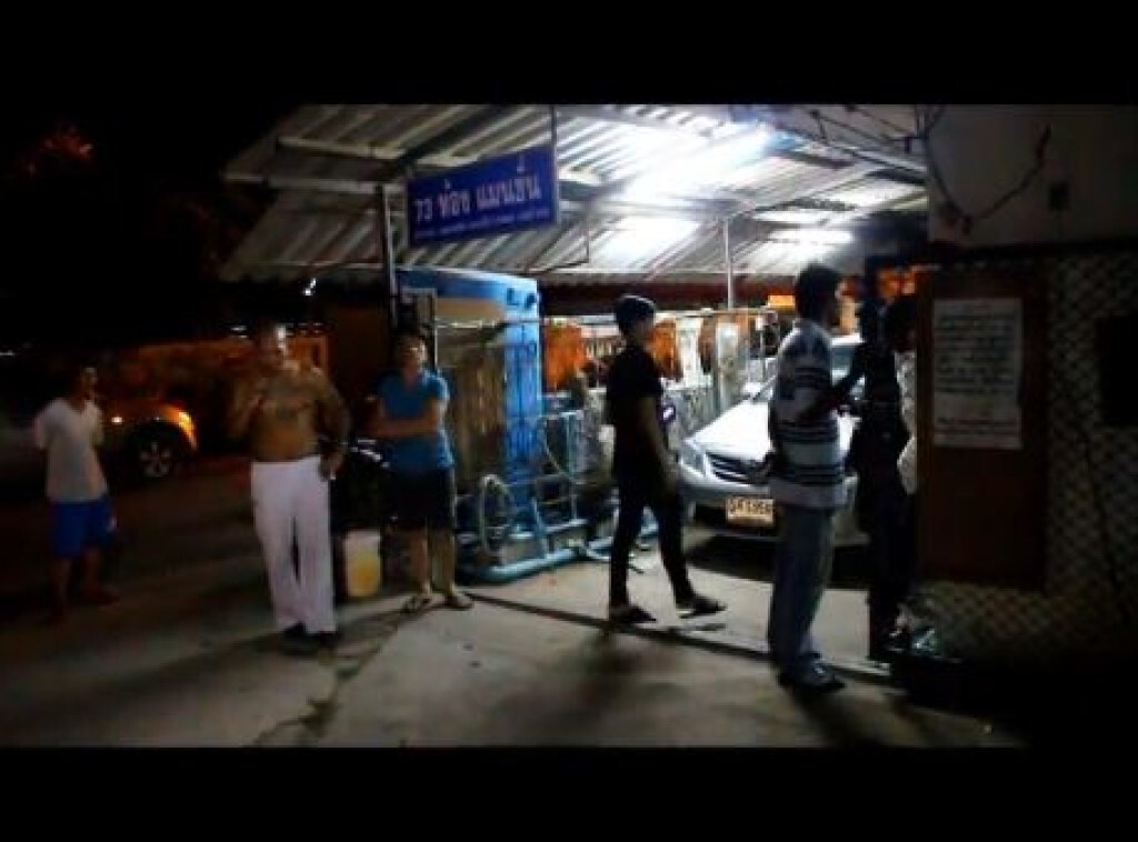 เสี่ยเจ้าของแมนชั่นเมืองพัทยา ถูกภรรยายกพวกรุมสกรัมจับมัดมือมัดเท้า โยนขึ้นท้ายรถกระบะซิ่งหนี