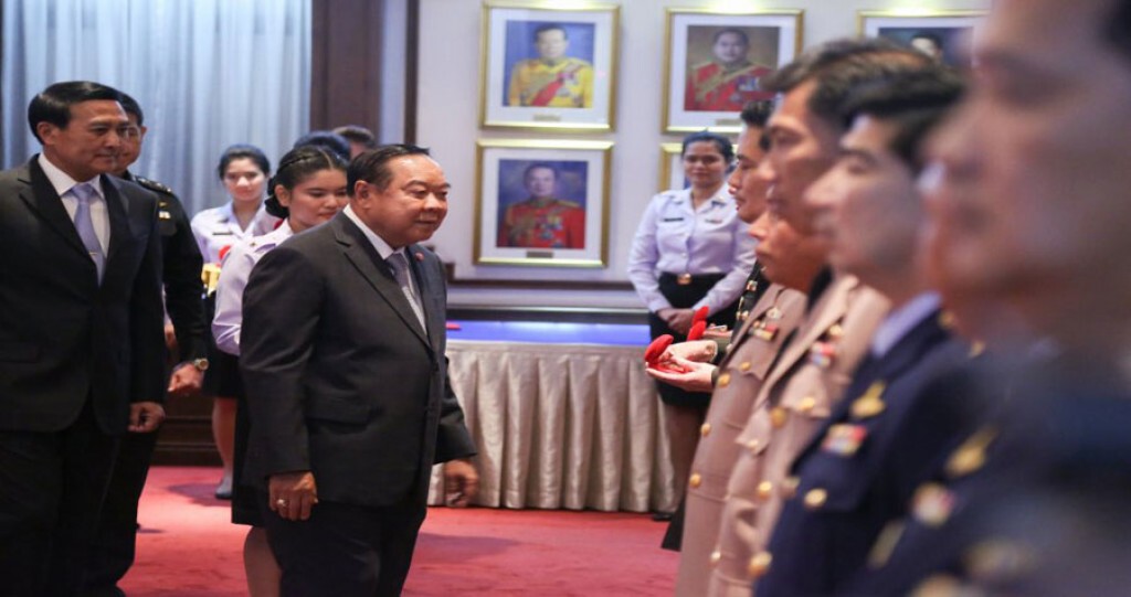 "ประวิตร"เผย นายกฯมอบหมายคุม ศอ.บต. "ประวิตร"เผย นายกฯมอบหมายคุม ศอ.บต.
