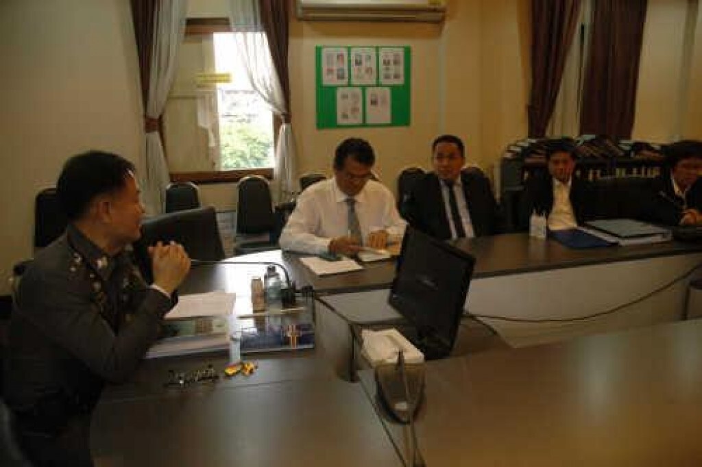 "ตร.-ทหาร" ประชุมหาทางออก "นักเรียน-นักเลง" "ตร.-ทหาร" ประชุมหาทางออก "นักเรียน-นักเลง"