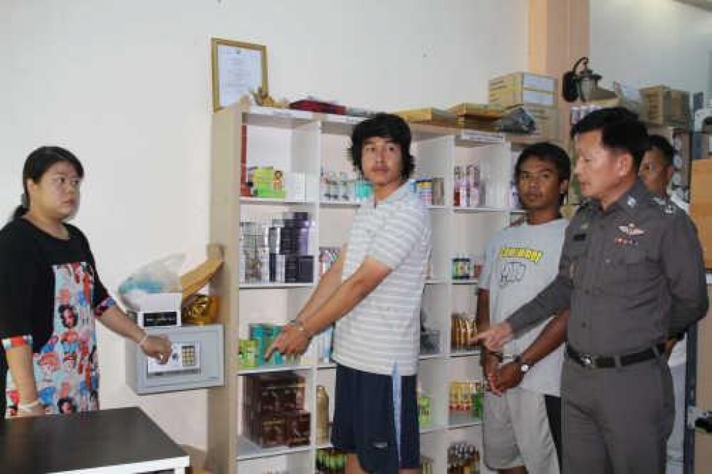 รวบ 2 คนร้ายชิงทรัพย์! เจ้าของร้านขายสมุนไพร รวบ 2 คนร้ายชิงทรัพย์! เจ้าของร้านขายสมุนไพร