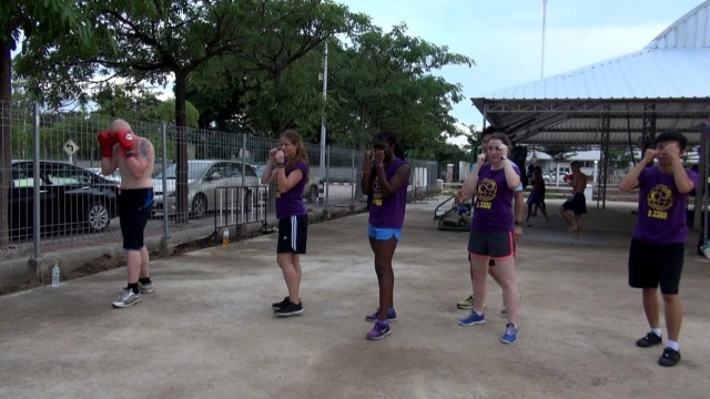 นร.แลกเปลี่ยนต่างชาติ แห่เรียนมวยไทย ป้องกันตัว