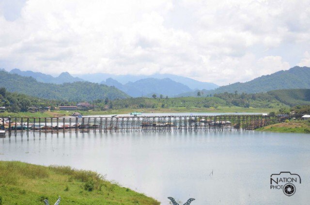 ทหาร-ชาวบ้าน ซ่อมสะพานมอญคืบหน้า