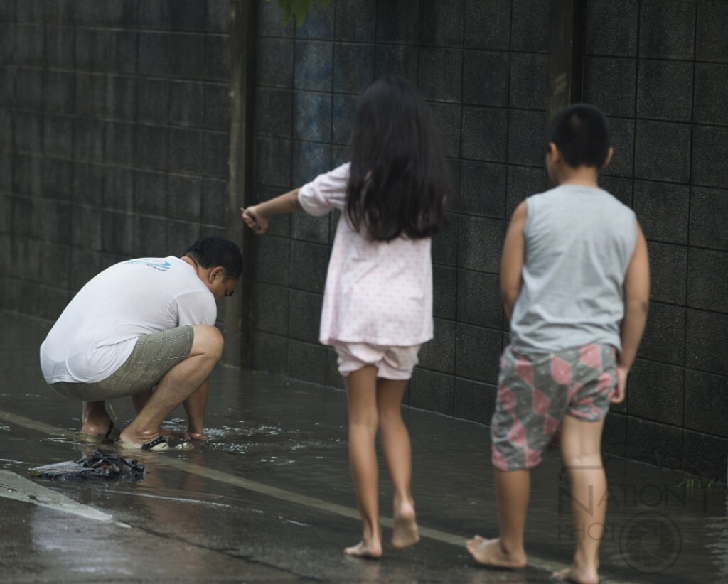 ฝนถล่มกรุงวานนี้ "จตุจักร" หนักสุด ท่วมถนนหลายจุด คาดฝนยาวถึง ต.ค. ฝนถล่มกรุงวานนี้ "จตุจักร" หนักสุด ท่วมถนนหลายจุด คาดฝนยาวถึง ต.ค.