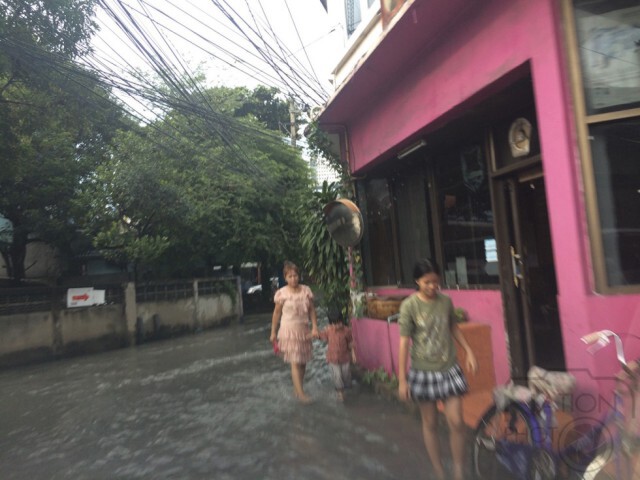 ฝนถล่มกรุงวานนี้ "จตุจักร" หนักสุด ท่วมถนนหลายจุด คาดฝนยาวถึง ต.ค.