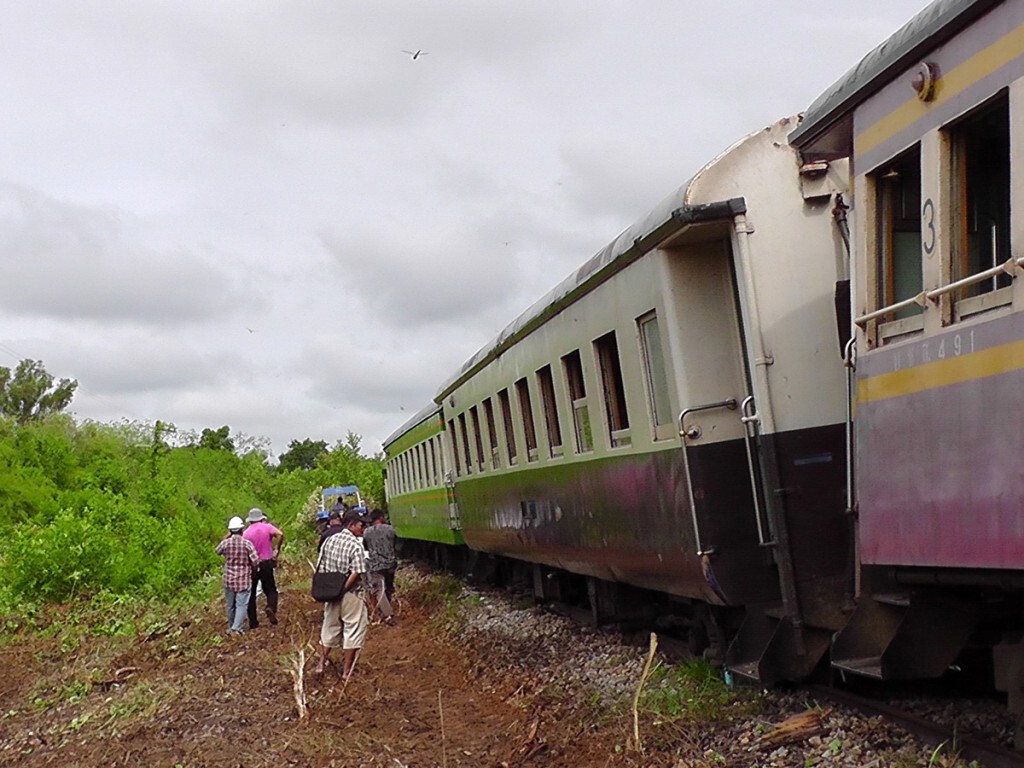 รถไฟเมืองกาญจน์ตกราง โชคดีไม่มีผู้บาดเจ็บ รถไฟเมืองกาญจน์ตกราง โชคดีไม่มีผู้บาดเจ็บ