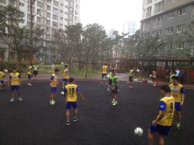 6 โมงเย็นวันนี้ เชียร์บอลไทยหักด่านโสมขาว ชิงอชก.ครั้งแรก
