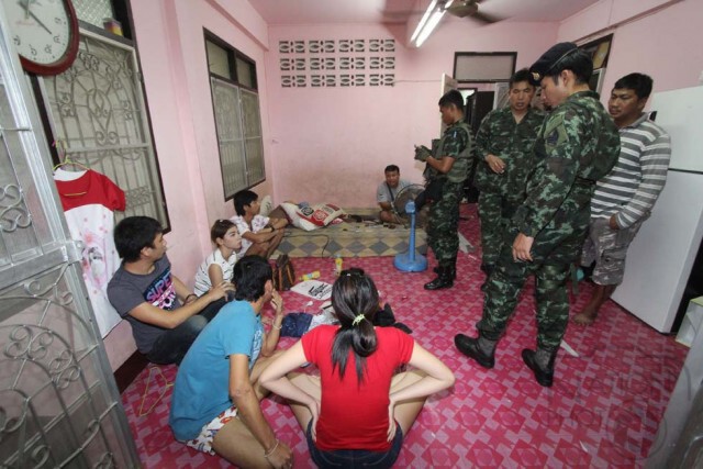 ทหาร-ป.ป.ส.บุกจับนักค้ายาเครือข่าย "เจ๊สุพรรณ"  ย่านประเวศ