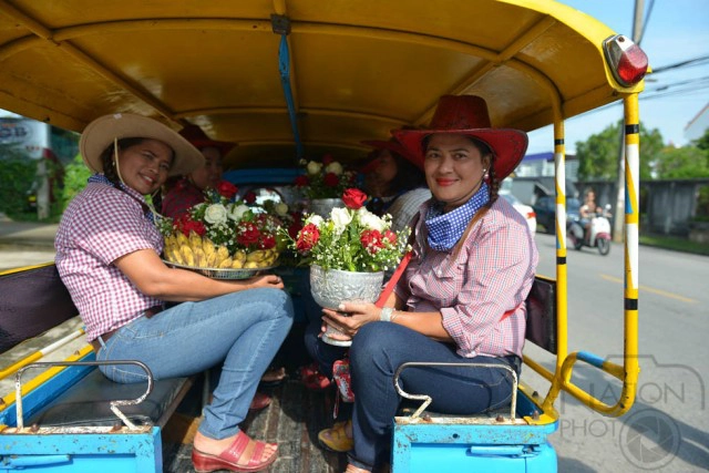 โชว์เฟอร์ตุ๊กตุ๊กหาดใหญ่ จัดขบวนขันหมาก 40 คัน พาลูกชายไปสู่ขอและแต่งงานกับแฟนสาว