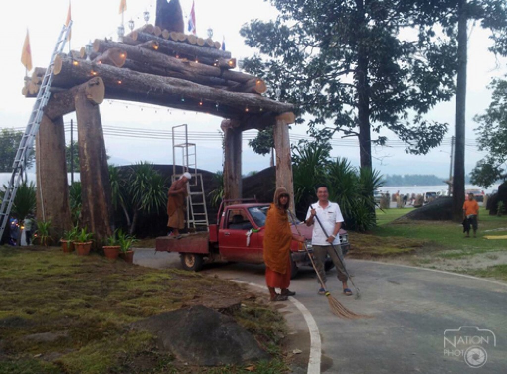 บึงกาฬเตรียมสถานที่รับชมบั้งไฟพญานาคท่าน้ำริมโขง บึงกาฬเตรียมสถานที่รับชมบั้งไฟพญานาคท่าน้ำริมโขง