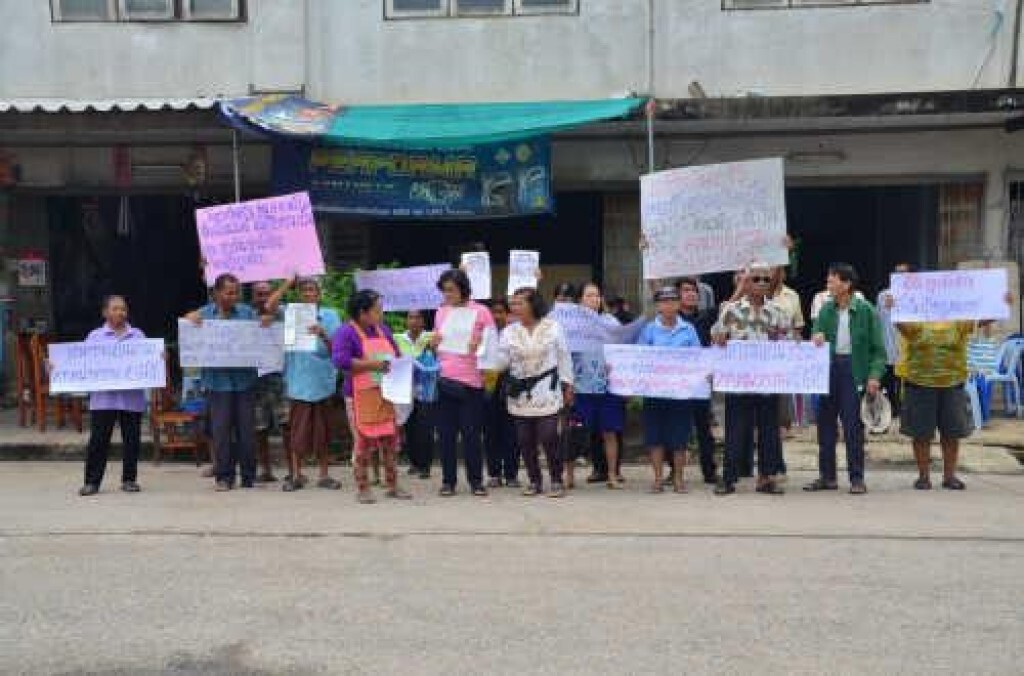 "ชาวบ้านปิ่นเจริญ" ทนทุกข์กว่า 20 ปี โอนบ้านไม่ได้
