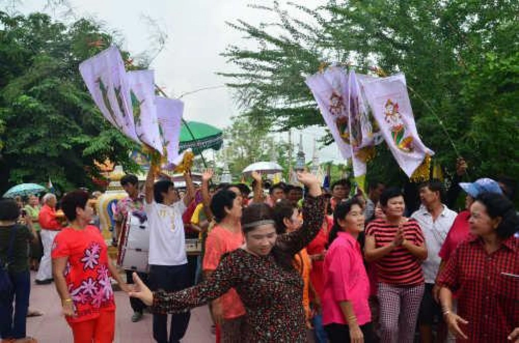 ชาวปทุมธานี ร่วมบุญทอดกฐิน วัดเวฬุวัน.