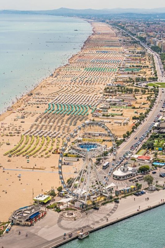 "จัดระเบียบร่มชายหาด" ทำให้หาดสวยได้