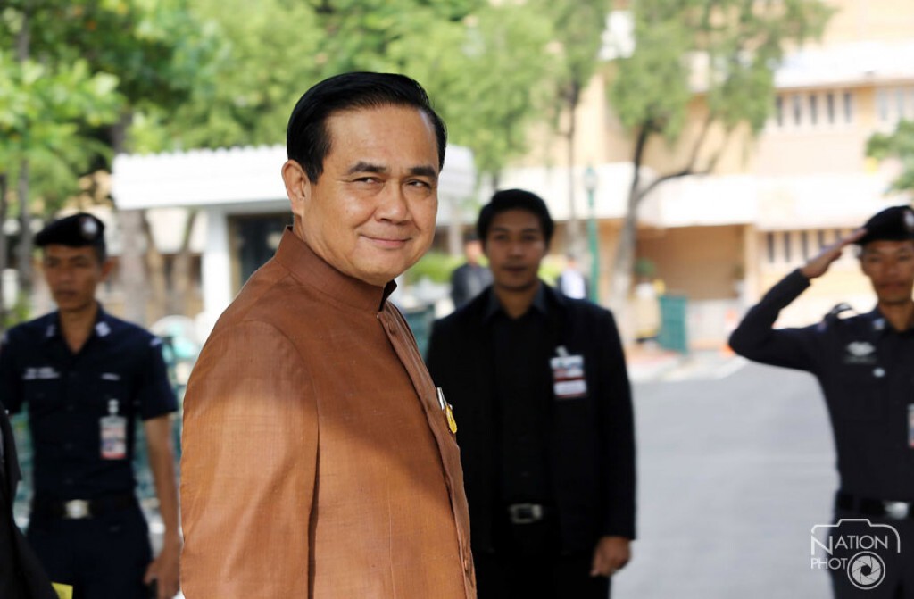 "ประยุทธ์"อุบผลสอบไมค์แพง เดินยิ้มเข้าถก ครม. "ประยุทธ์"อุบผลสอบไมค์แพง เดินยิ้มเข้าถก ครม.
