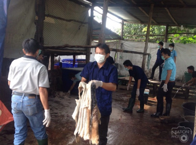 ทลายโรงชำแหละสุนัขท่าแร่ พบ"ซาก-เนื้อ- หนัง" กว่า 1 ตัน