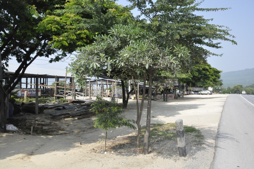 ร้านอาหารริมลำตะคอง ยอมย้ายออกทั้งหมด