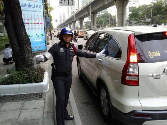 บก.จร.ระดมกำลังแก้จราจรหน้าโรงเรียน รับเปิดเทอม