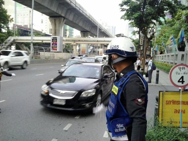 บก.จร.ระดมกำลังแก้จราจรหน้าโรงเรียน รับเปิดเทอม