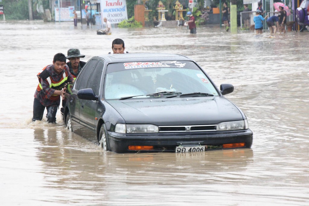 มรสุมถล่ม เมืองสัตหีบน้ำท่วม บ้านเรือนจม ถนนเป็นอัมพาต