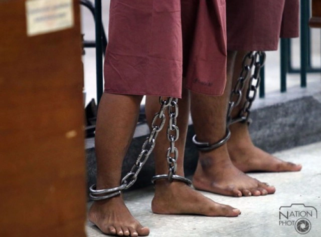 เรื่องราวหลังรั้วลวดหนาม