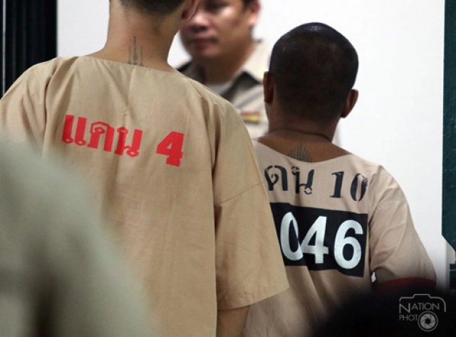 เรื่องราวหลังรั้วลวดหนาม