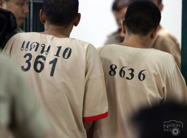 เรื่องราวหลังรั้วลวดหนาม