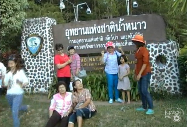 นักท่องเที่ยวแห่ชมแสงรุ่งอรณ ที่น้ำหนาว