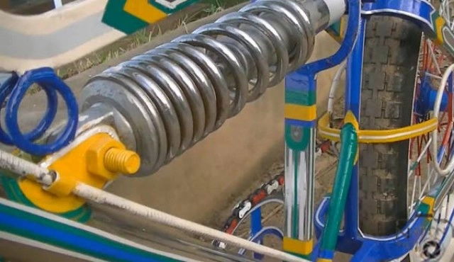 ลุงพิษณุโลกทำจักรยานจากอุปกรณ์ร้านขายของเก่า คนเห็นขอซื้อ ขายได้ราคากว่าหมื่นบาท