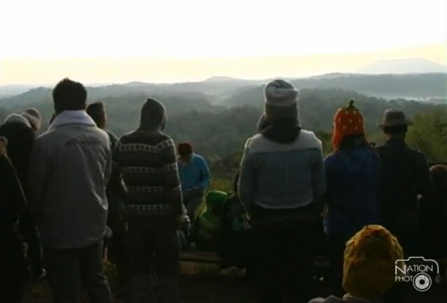 นักท่องเที่ยวแห่ชมแสงรุ่งอรณ ที่น้ำหนาว