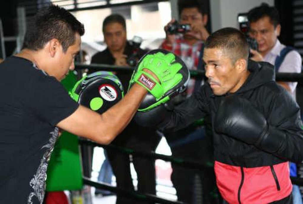 "ออสวัลโด้ โนโวอา" แชมป์มวยโลกชาวเม็กซิกัน ซ้อมโชว์สื่อมวลชน "ออสวัลโด้ โนโวอา" แชมป์มวยโลกชาวเม็กซิกัน ซ้อมโชว์สื่อมวลชน