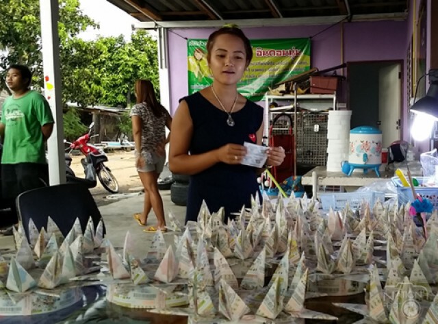 ไอเดียเจ๋ง! นำสลากกินแบ่งรัฐบาลทำเป็นกระทงขาย